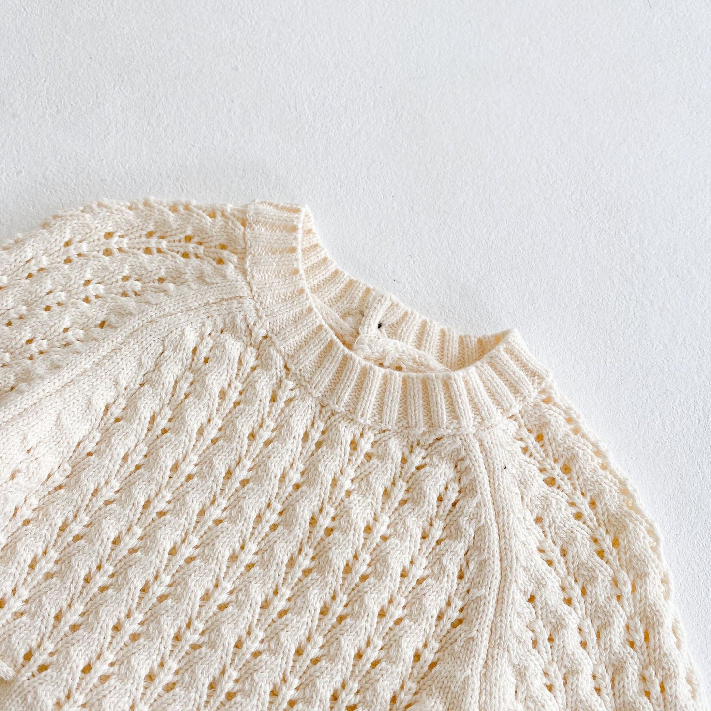Vestido de arpía de manga larga con cintura hueca de punto para niña