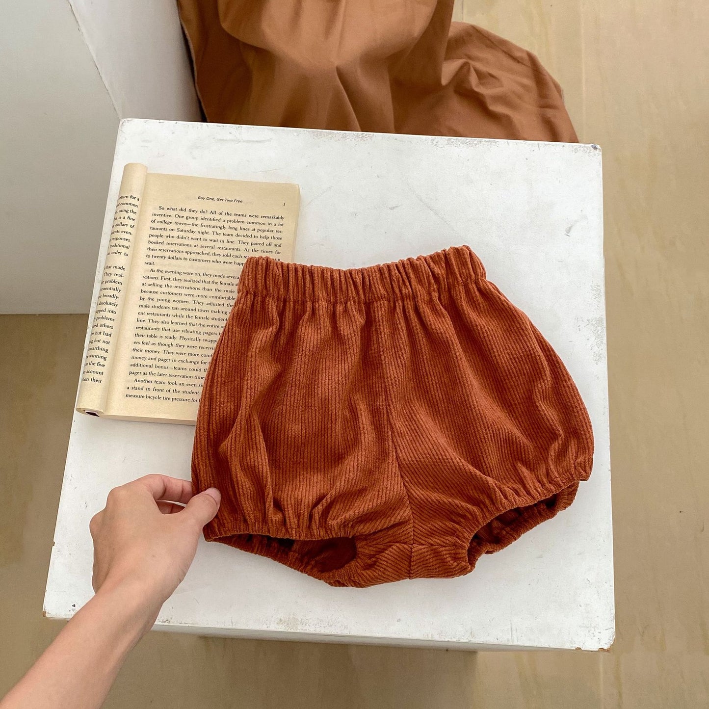 Conjunto de 2 piezas de top y pantalones bombachos de pana para niña pequeña Col Claudine
